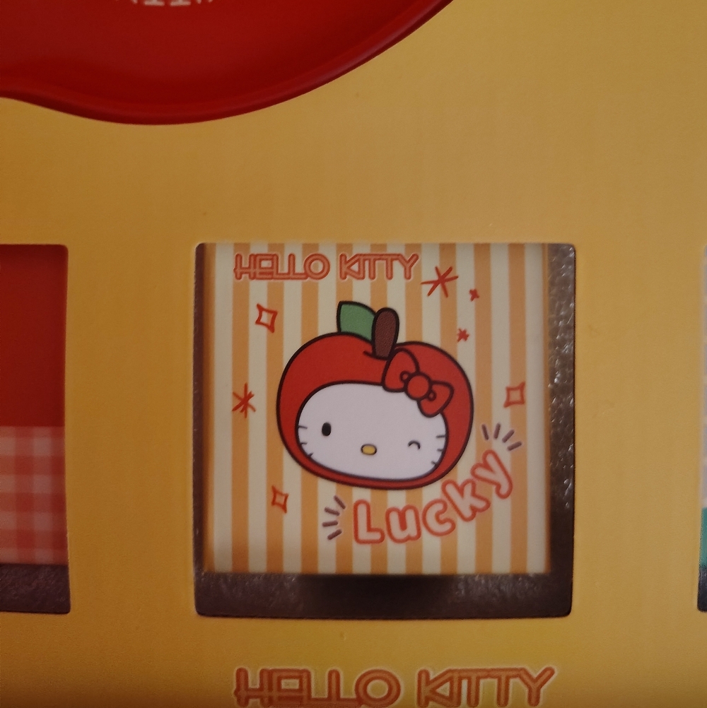 EXCLUSIVE - Hello Kitty x MarTube Aromatherapy Set - Picture 9 of 14